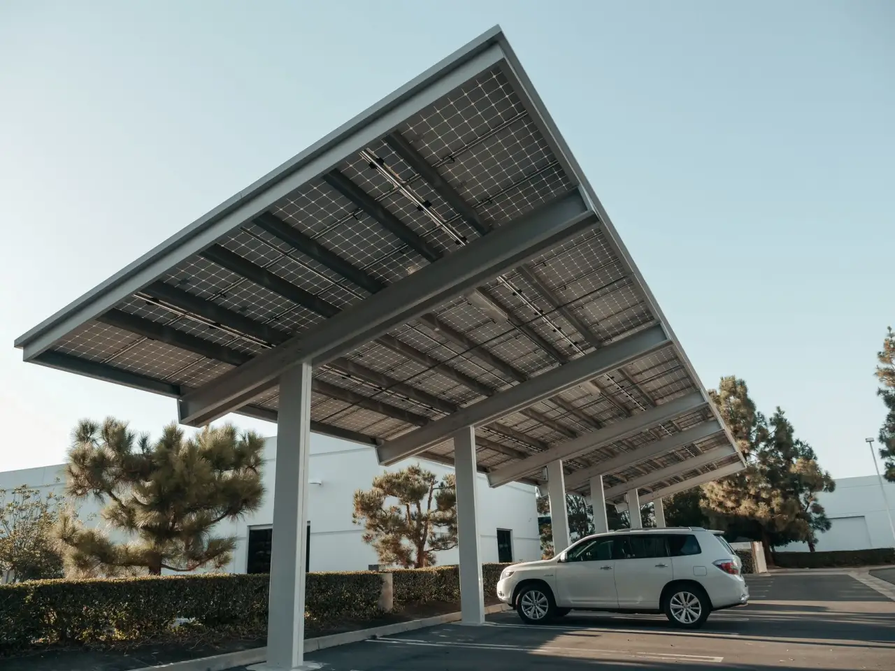 存储阵列与KVM切换器选型指南：政务机房硬件配置建议